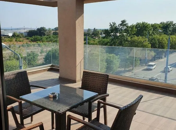 Szálloda Family Novel